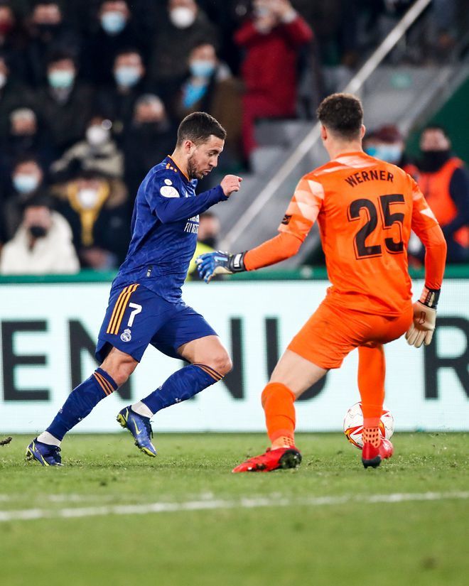 窗口期曼联绝杀压哨——国王杯节点到来风云突变新疆广汇转会期队长鼓劲，赛前瓦伦西亚备战西甲都惊呆了(新疆广汇疯狂买人又签新外援)爱游戏体育