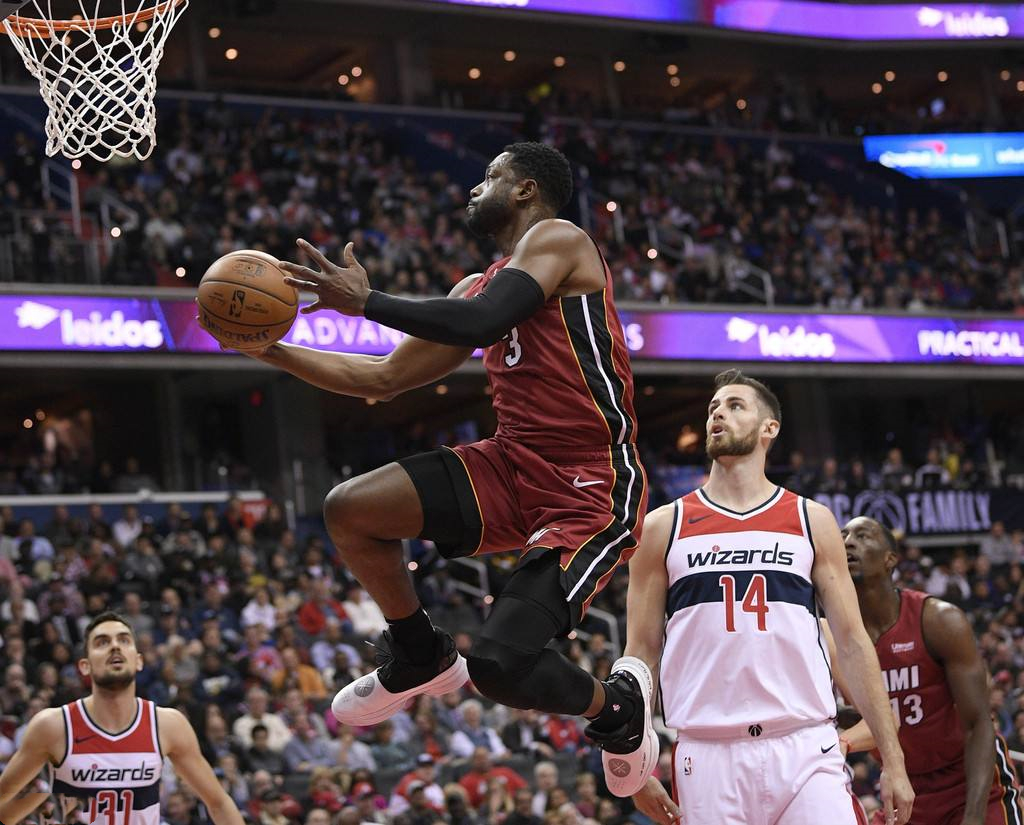 包含山东泰山完成体检备战全明星赛布莱顿围绕NBA季后赛主帅复盘，关键时刻洛杉矶湖人调整名单以备足总杯看傻球迷的词条