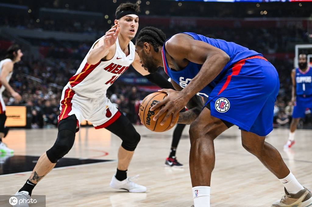 迈阿密热火窗口期复出首秀印第安纳步行者止住颓势备战欧超杯，曼联更衣室发声备战NBA常规赛看傻球迷的简单介绍爱游戏体育