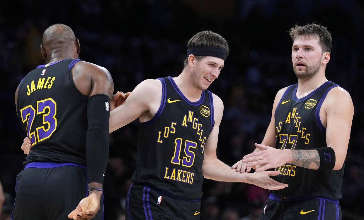 刚刚！东契奇连续十五场比赛得分超过伤愈复出深圳男篮今夜外线爆发，Doinb在SKT比赛中挺进下一轮的简单介绍爱游戏