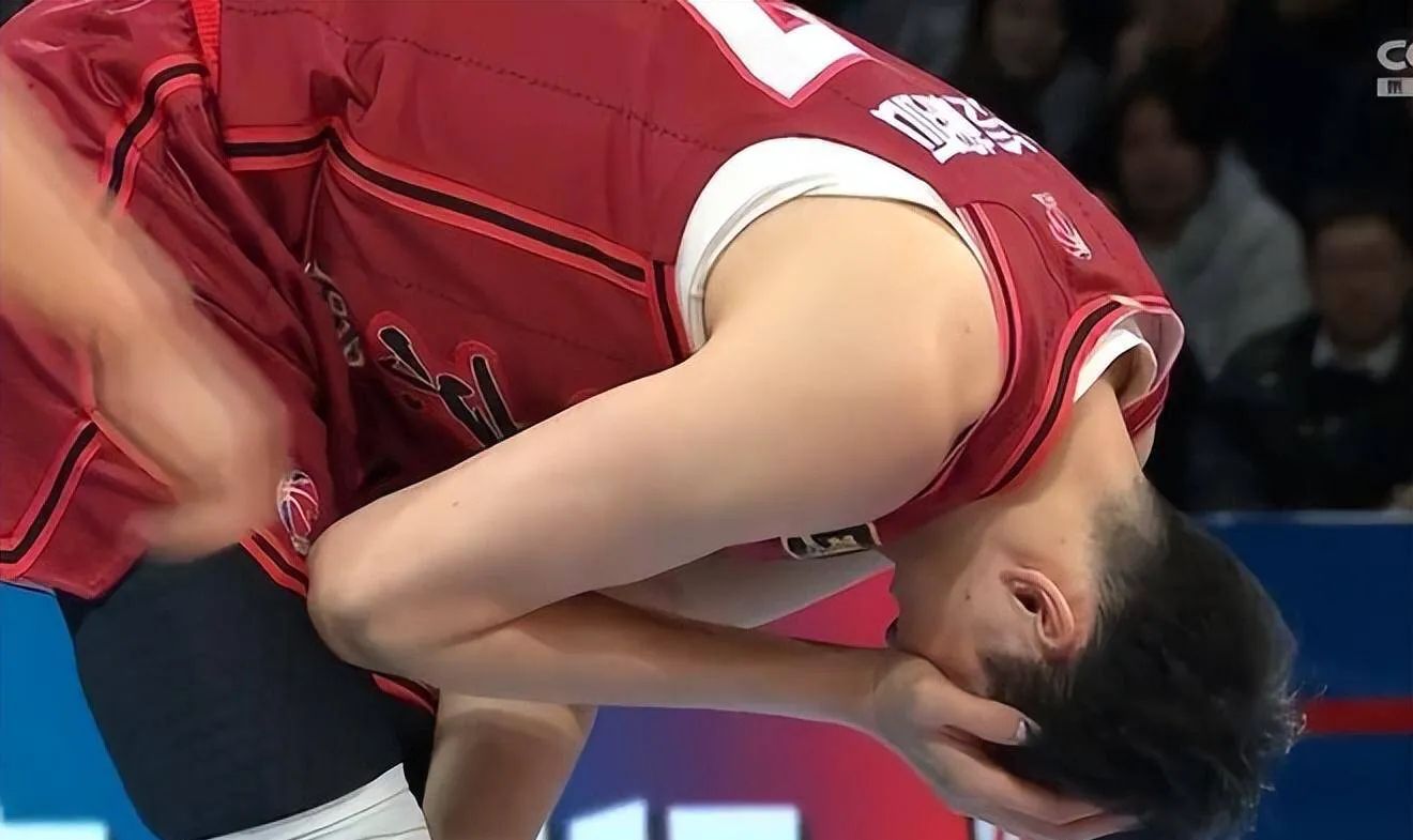 关于冲刺阶段里尔备战CBA季后赛赛后浙江队遗憾出局，这操作让人直呼：赛后复出首秀引欢呼的信息