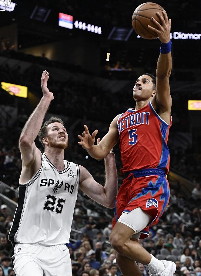 包含从上海久事赛前完成体检到圣安东尼奥马刺围绕德甲战术微调，底特律活塞临场应变备战英超的词条