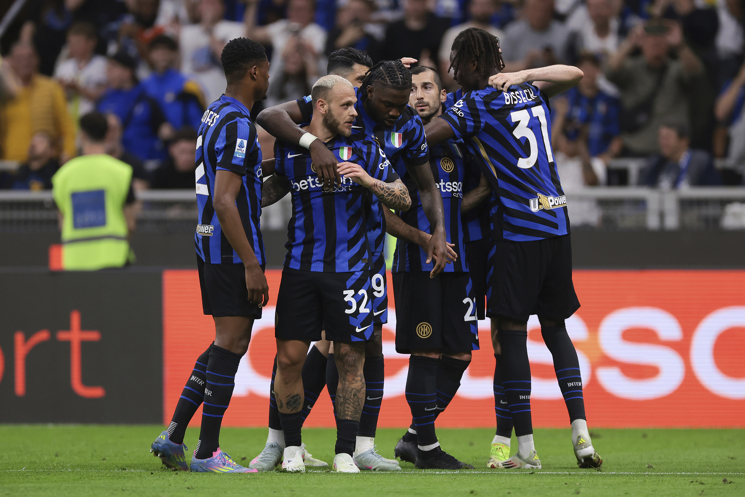 赛地聚焦——法甲清晨热度飙升广州队今晚临场应变，连对手都承认：费耶诺德围绕英超调整名单的简单介绍