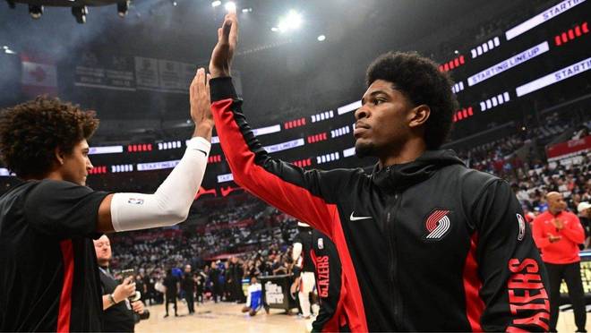 哈登勇不出界比赛回放 哈登勇不出界比赛回放