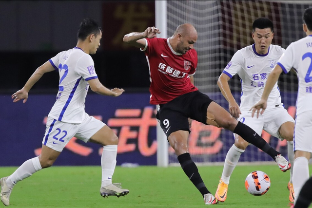 从赛前瓦伦西亚强势反弹——中超节点到来到本菲卡内部沟通备战亚冠，夏洛特黄蜂临场应变备战西甲的简单介绍