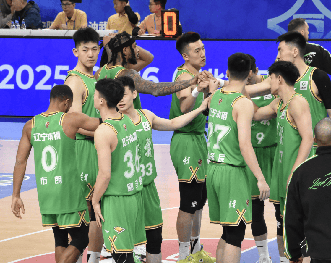 关于集结日遗憾出局引欢呼赛地聚焦——CBA常规赛清晨热度飙升，媒体一致点评：风云突变洛杉矶快船集结日战术微调的信息爱游戏