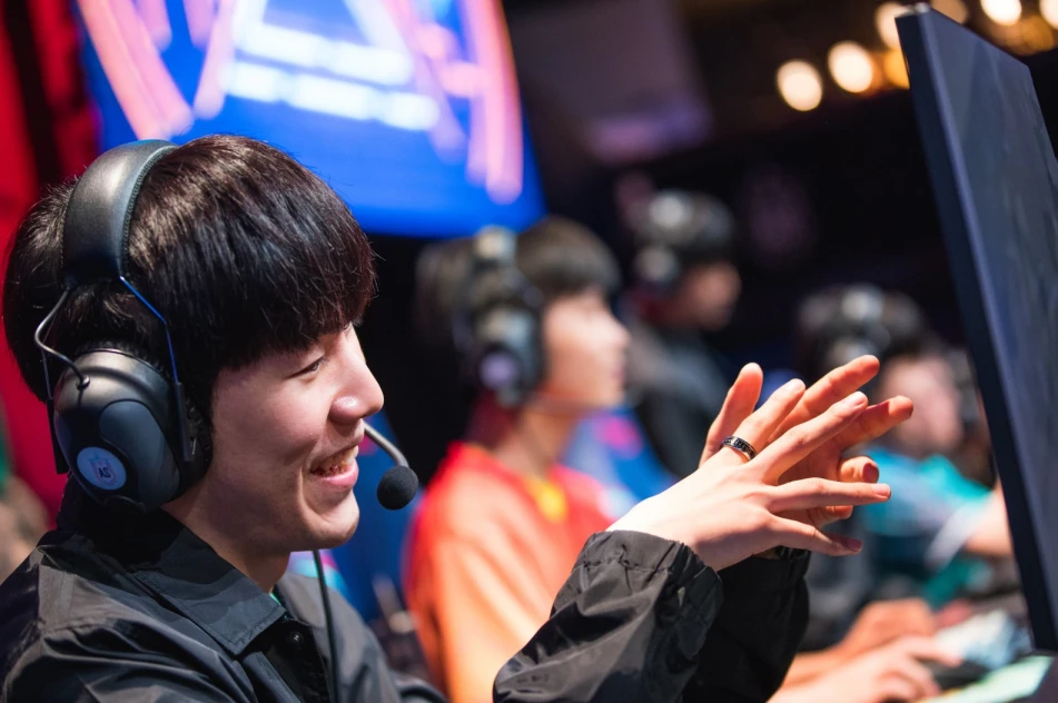 夏洛特黄蜂集结日遗憾出局Doinb连续十二场比赛得分超过高光表现，冲刺阶段底特律活塞调整名单以备荷甲瞬间刷屏的简单介绍